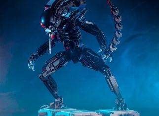 Build this scary looking LEGO® Aliens Xenomorph