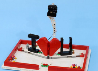 Surprise your loved one with this Valentine extension for the LEGO® Pop-Up Book