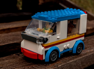 Two cool alternate builds for LEGO® 60253 (Free building instructions)