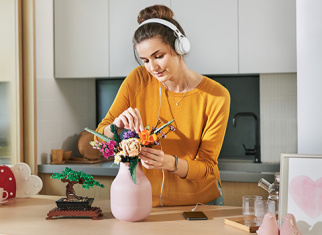 The perfect Valentine Gifts: LEGO® Flower Bouquet & Bonsai tree