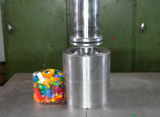 Can you turn LEGO® bricks into a donut?