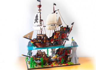Search for the remains of a sunken pirate ship with this new LEGO® MOC!