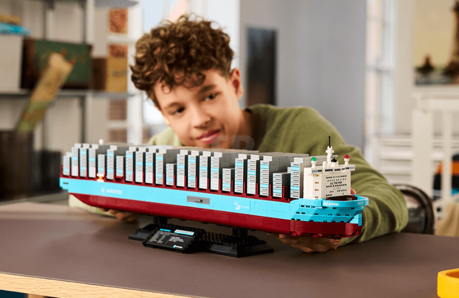 LEGO® Maersk Dual-Fuel Container Vessel (40955)