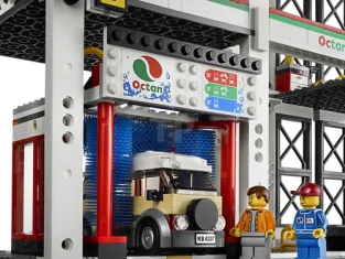 LEGO City Garage