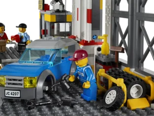 LEGO City Garage
