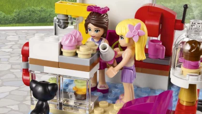LEGO Heartlake Cupcake Café