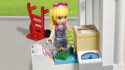 LEGO Heartlake Gift Delivery