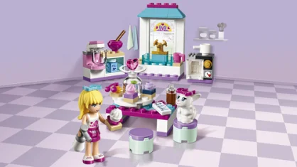 LEGO Stephanie's Friendship Cakes