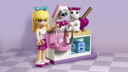 LEGO Stephanie's Friendship Cakes