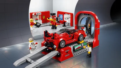 LEGO Ferrari FXX K & Development Center