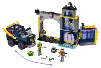 LEGO Batgirl™ Secret Bunker