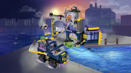 LEGO Batgirl™ Secret Bunker