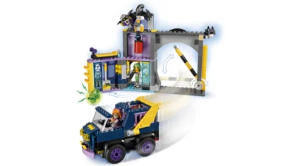 LEGO Batgirl™ Secret Bunker