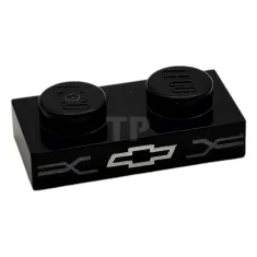 LEGO Platte 1 x 2 mit silbernem Chevrolet-Logo und dunkelsilbernem Kühlergrill-Linien-Muster