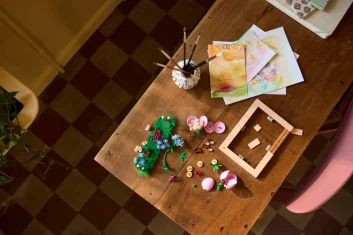 LEGO Floral Picture Frame