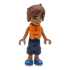 LEGO Friends Leo – leuchtend orangefarbenes, ärmelloses Shirt, dunkelblaue kurze Hose,…