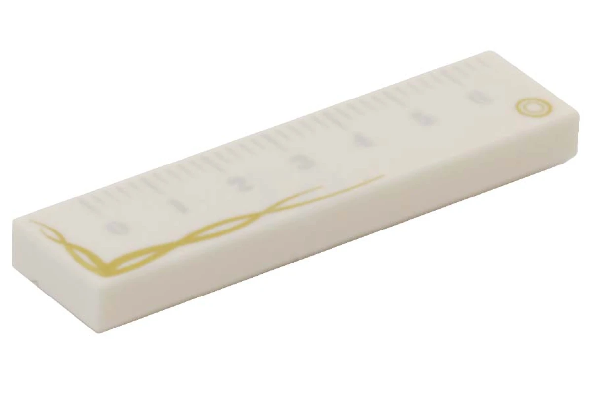 LEGO&reg; 6106728 - 2431pb370 - Carreau 1 x 4 avec règle à motif de bordure dorée.