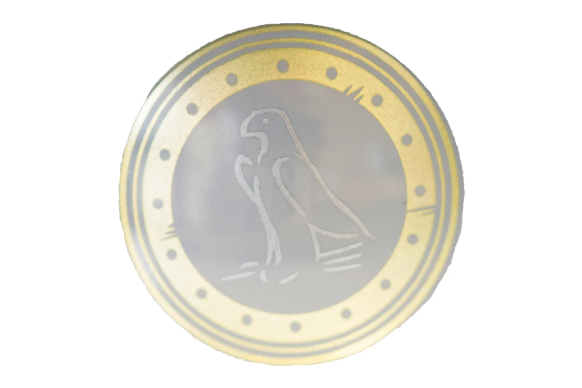 LEGO&reg; 6139814 - 75902pb08 - Minifig, Shield Round with Rounded Front with Eagle Outline and Gold Trim Pattern