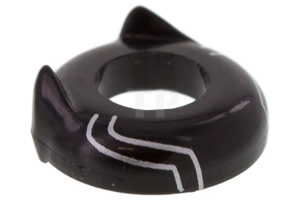 LEGO&reg; 6145307 - 25264pb01 - Figine, couvre-chef avec oreilles de panthère et motif de lignes argentées.