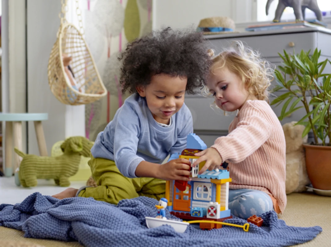 LEGO&reg; 10828 Doc McStuffins´ Pet Vet Care