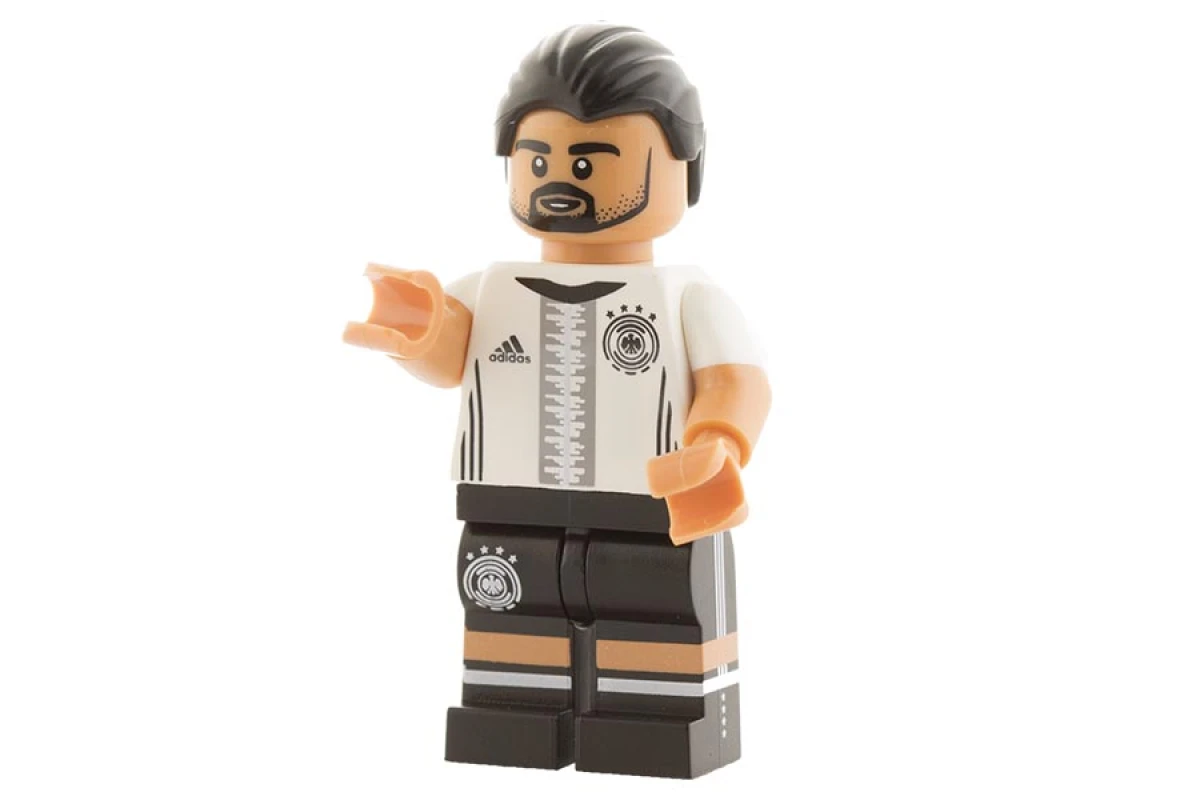 LEGO&reg; dfb011 Sami Khedira - German Soccer Team (6)