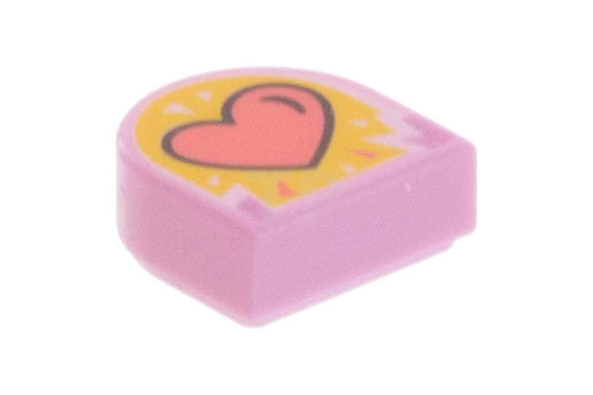 LEGO&reg; 6315639 - 24246pb004 - Carreau 1 x 1 demi-cercle avec motif en forme de cœur.