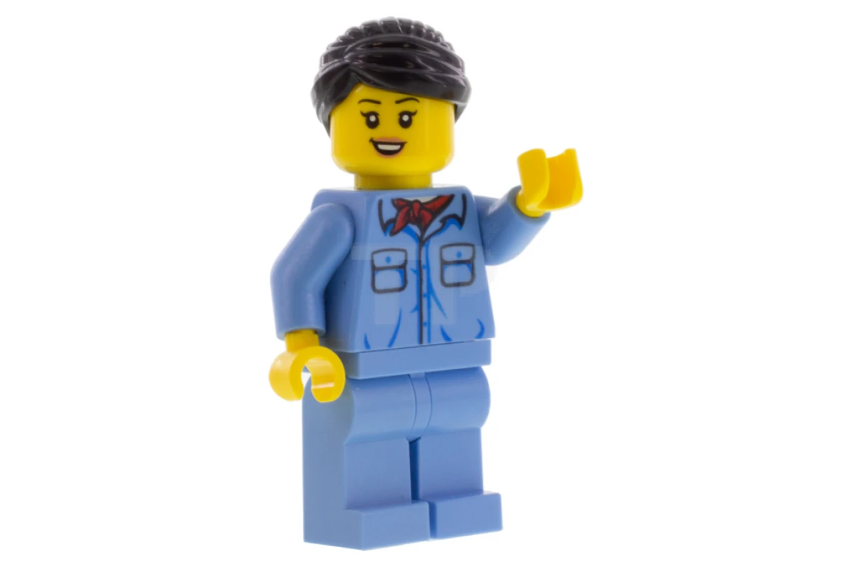 LEGO&reg; trn253 Agent de train - Femme, cheveux noirs, chemise bleu moyen avec bandana rouge, jambes bleu moyen