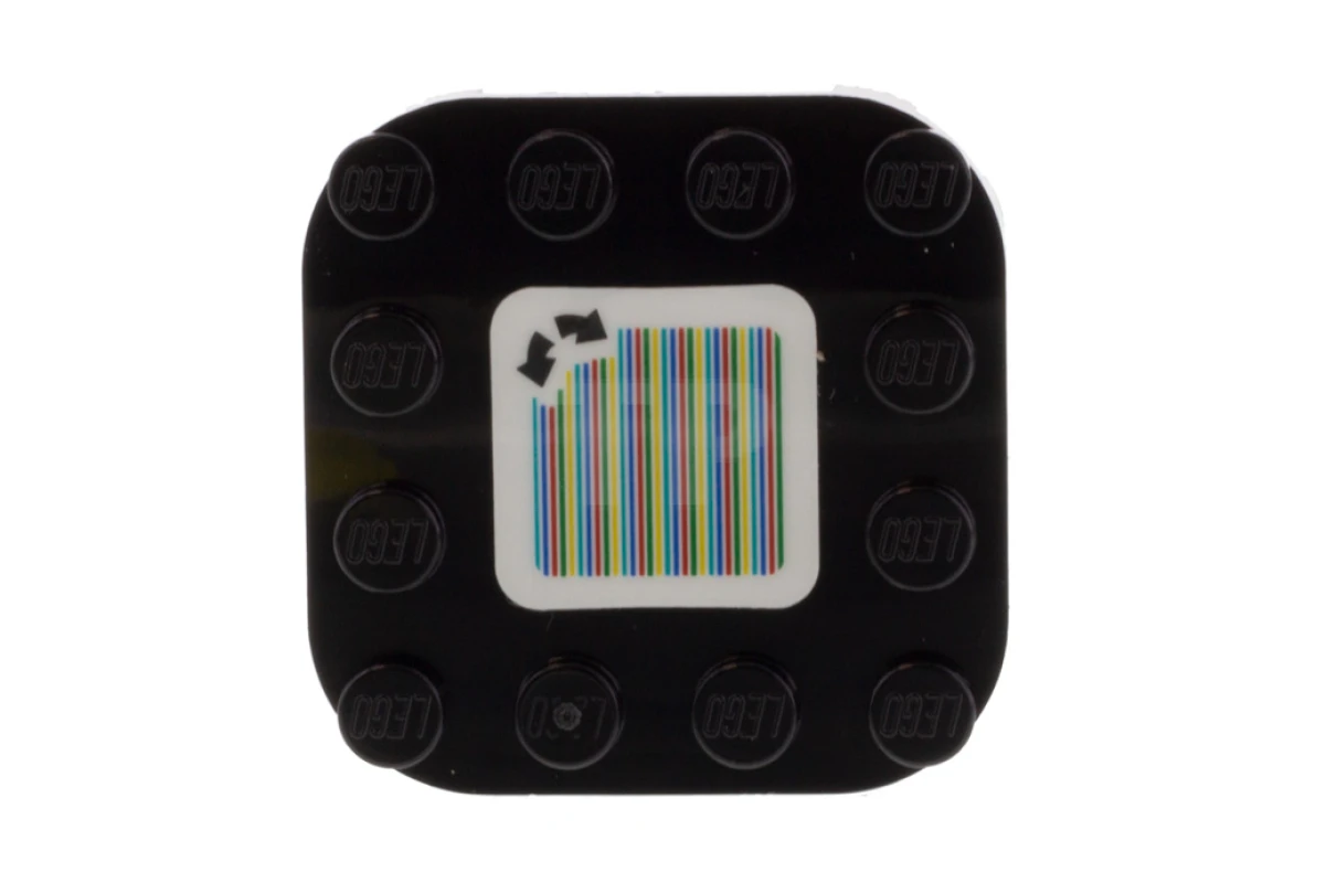 LEGO&reg; 6317977 - 66792pb004 - Plaque 4 x 4 x 2/3 coins arrondis avec motif Super Mario Scanner Code 2 flèches.