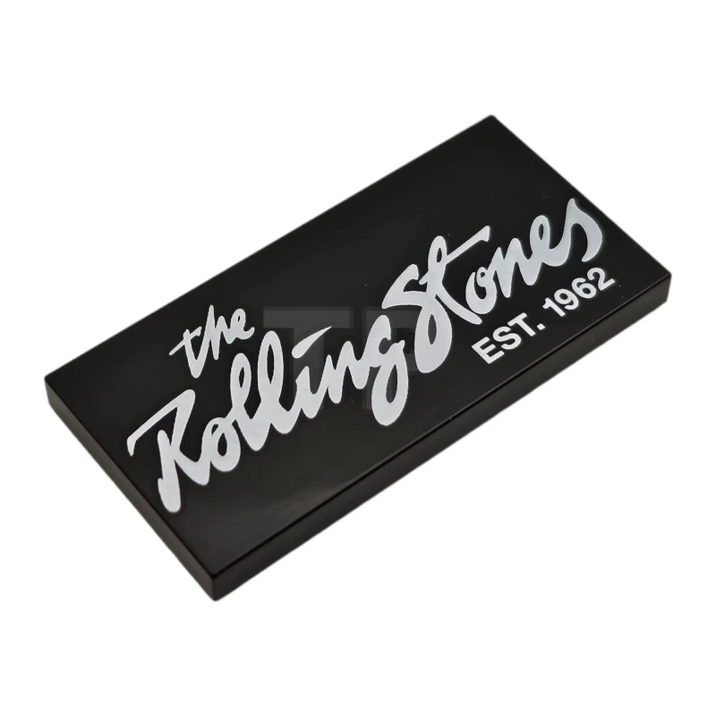 LEGO&reg; 6323891 - 87079pb1179 - Carreau 2 x 4 avec 'les Rolling Stones EST. 1962'.