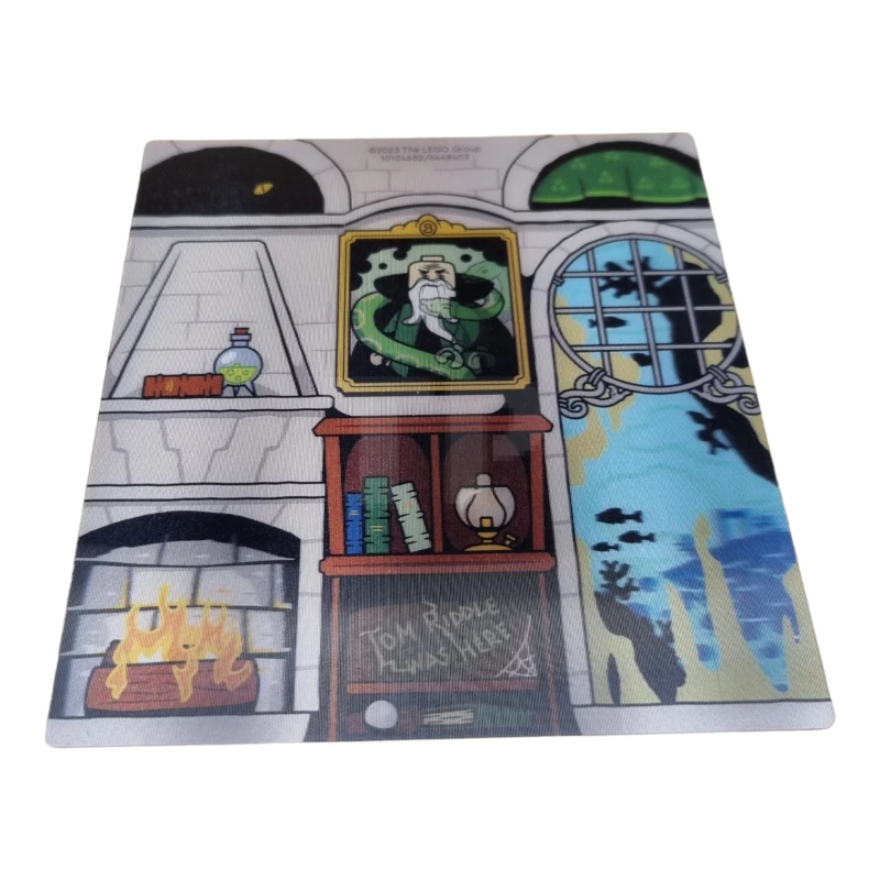 LEGO&reg; 6448403 - 104682 - Telón de fondo 3D de plástico con dibujo de la Sala Común de Slytherin