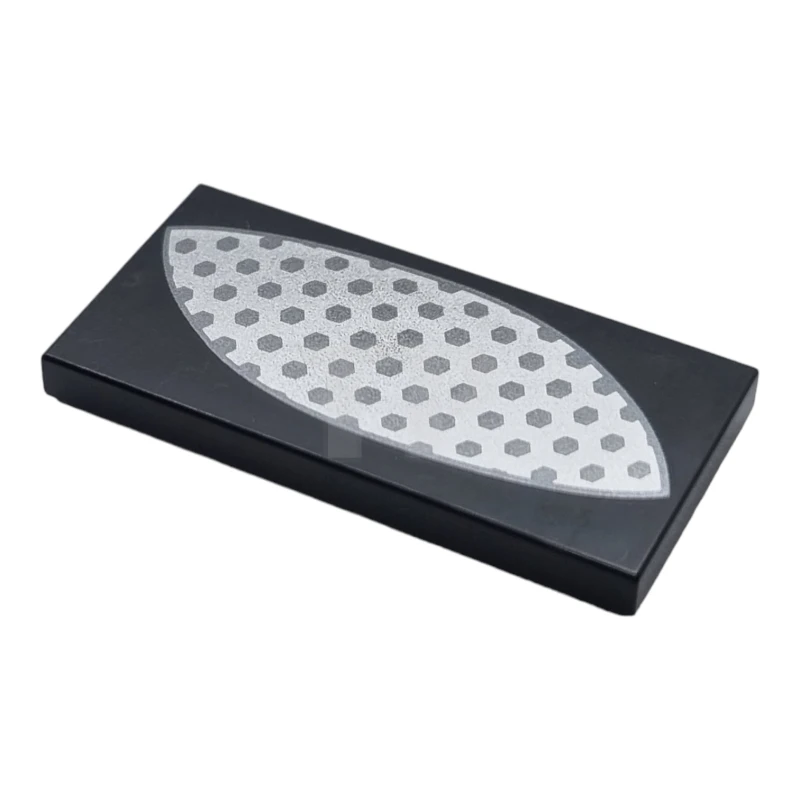 LEGO&reg; 6337798 - 87079pb1218R - Carreau 2 x 4 avec motif de cache-œil en maille - côté droit.