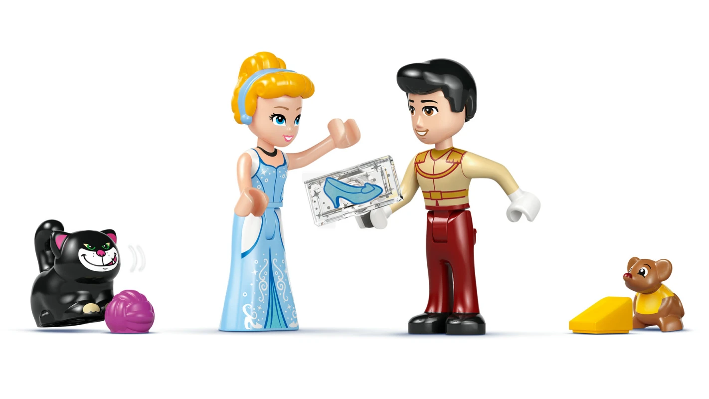 LEGO&reg; 43275 Cinderella's Castle & Horse Carriage