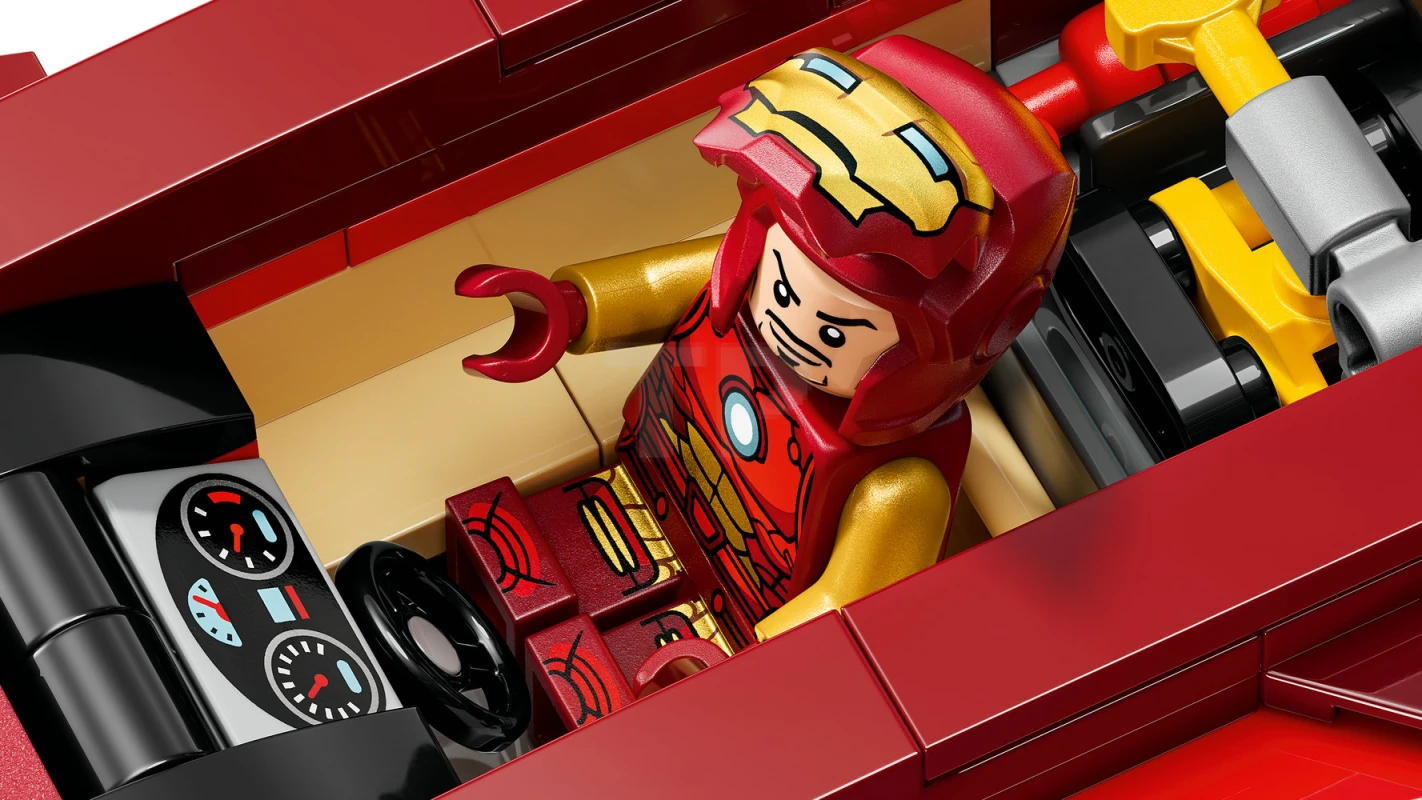 LEGO&reg; 76310 Iron Man Car & Black Panther vs. Red Hulk