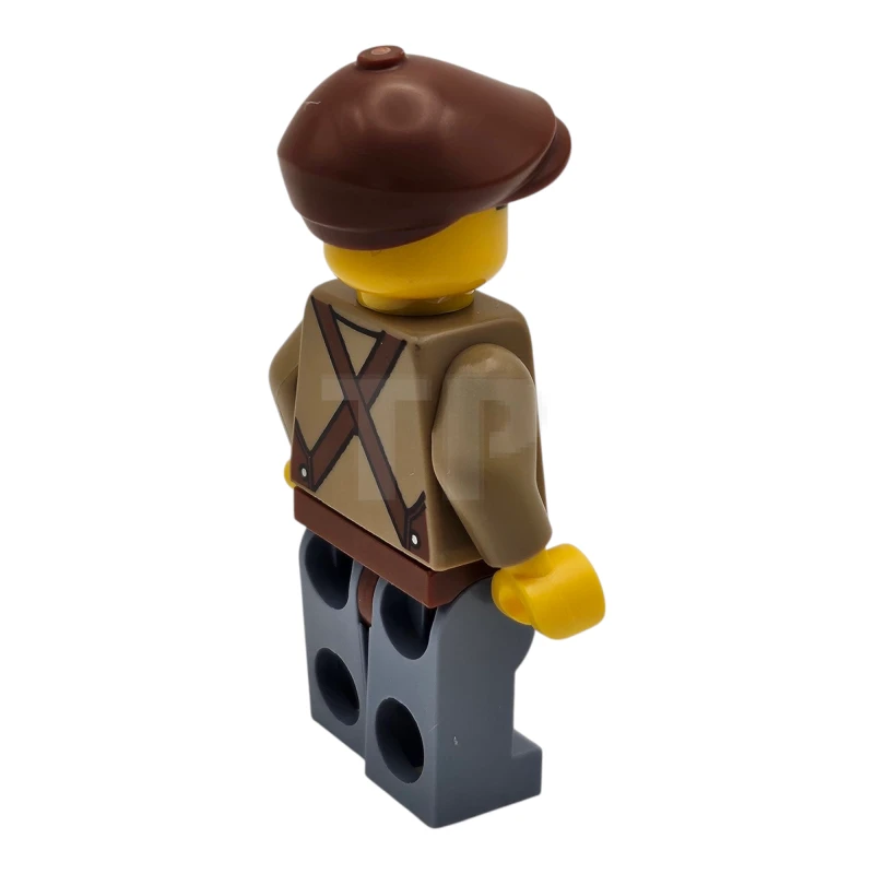 LEGO&reg; hol328 Lodge Eigenaar - Man, donkerbruin shirt met roodbruin schort, zandblauwe benen, roodbruine platte pet, snor, bril