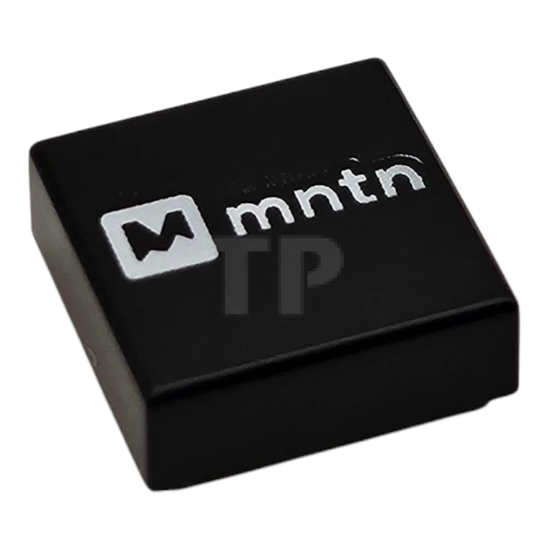 LEGO&reg; 6540038 - 3070pb373 - Fliese 1 x 1 mit weißem 'mntn' Logo-Muster