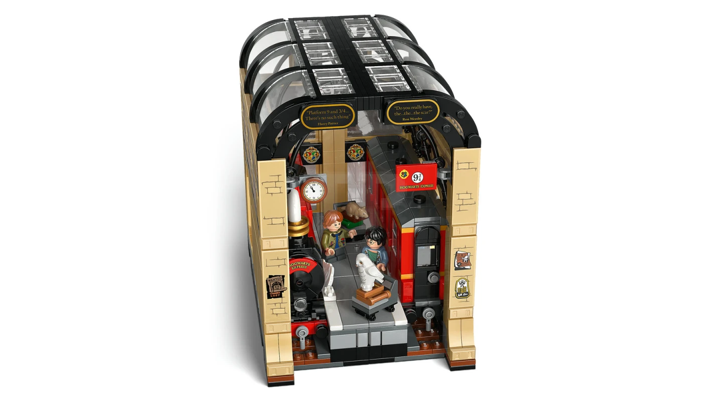 LEGO&reg; 76450 Book Nook: Hogwarts™ Express