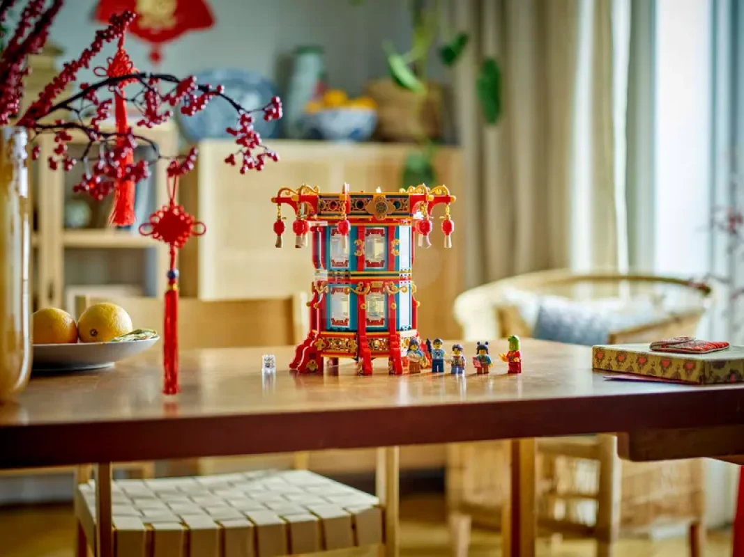 LEGO&reg; 80116 Trotting Lantern