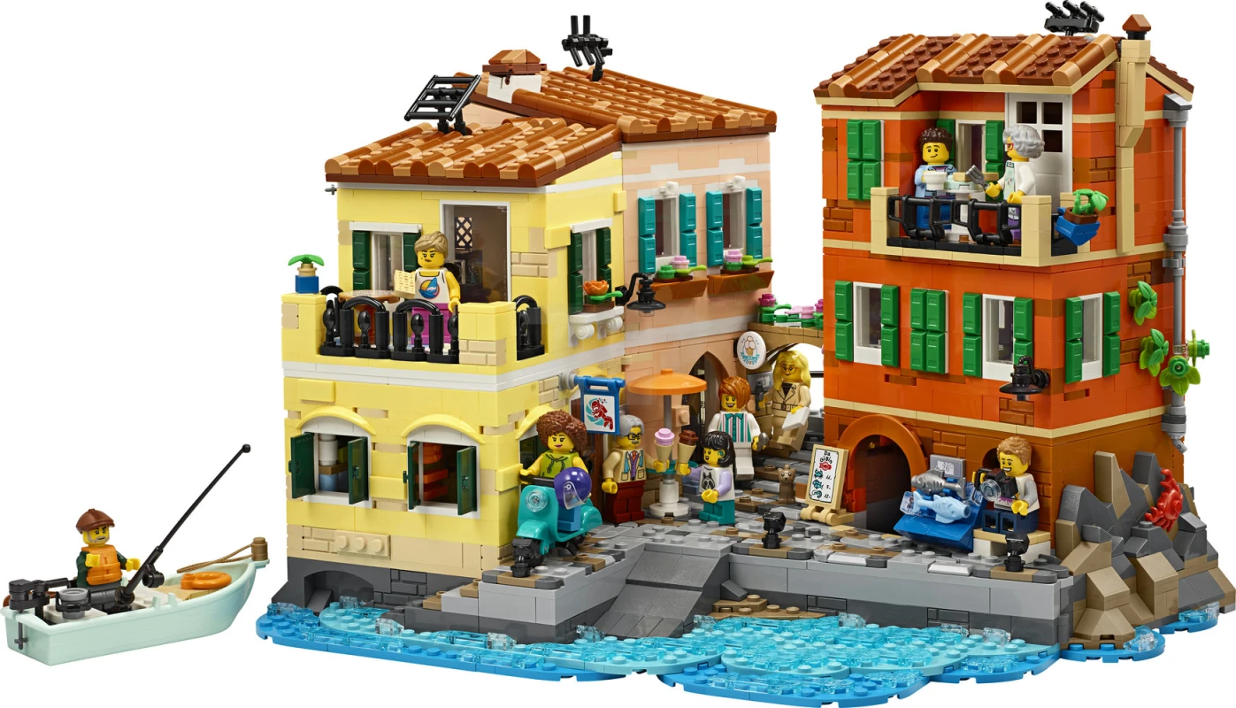 LEGO&reg; 21359 Italian Riviera