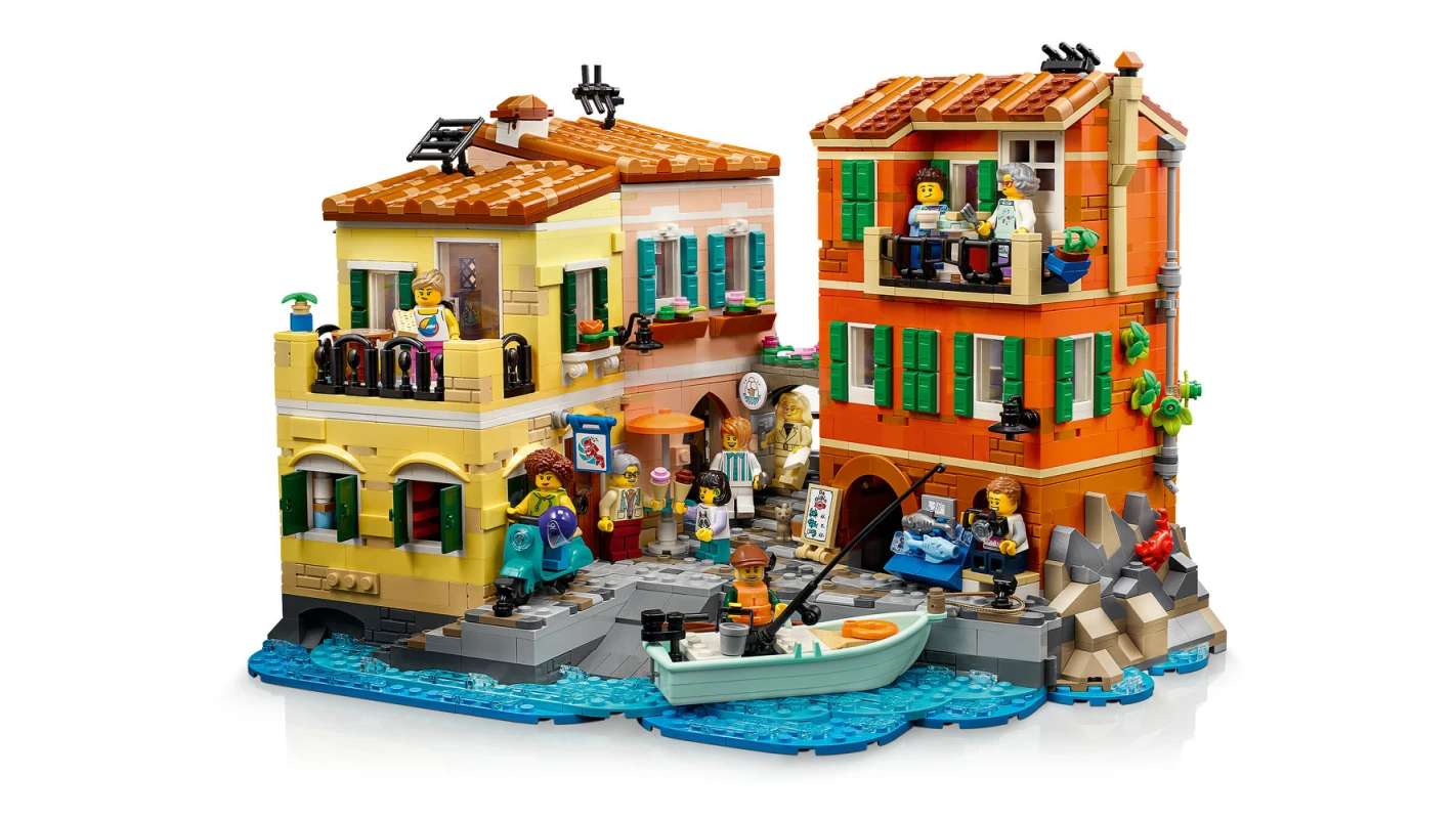 LEGO&reg; 21359 Italian Riviera
