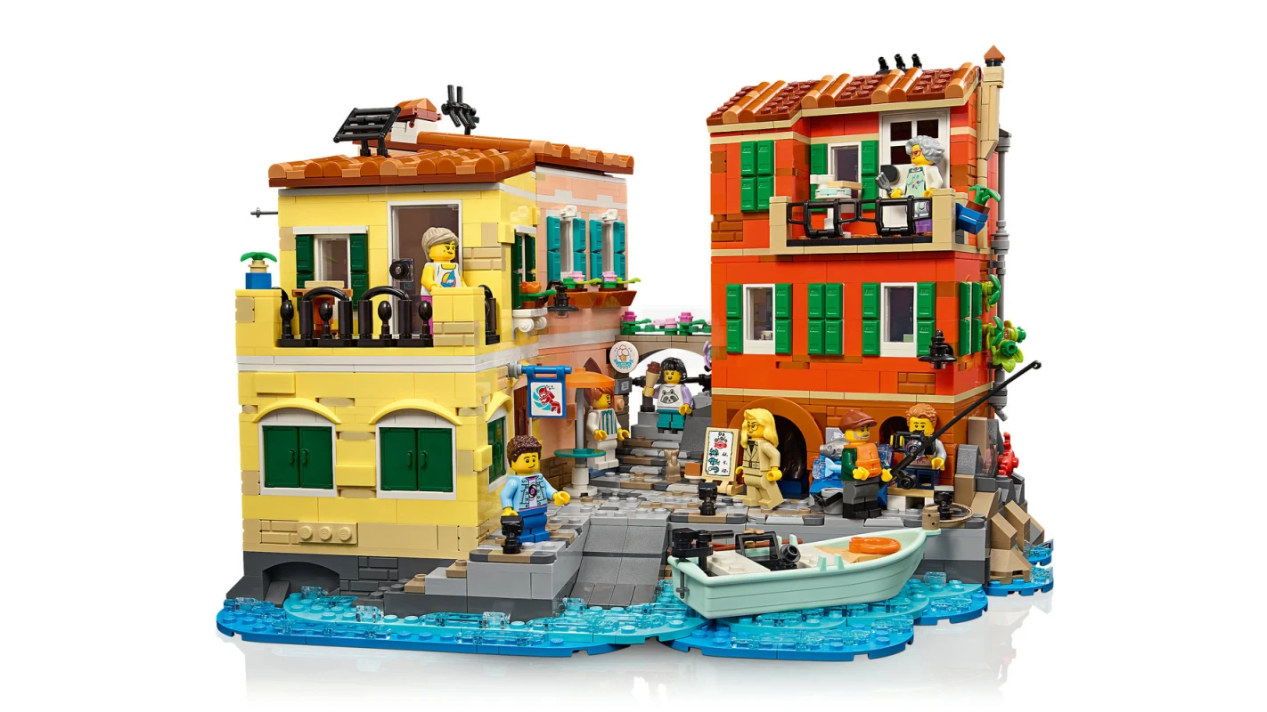 LEGO&reg; 21359 Italian Riviera