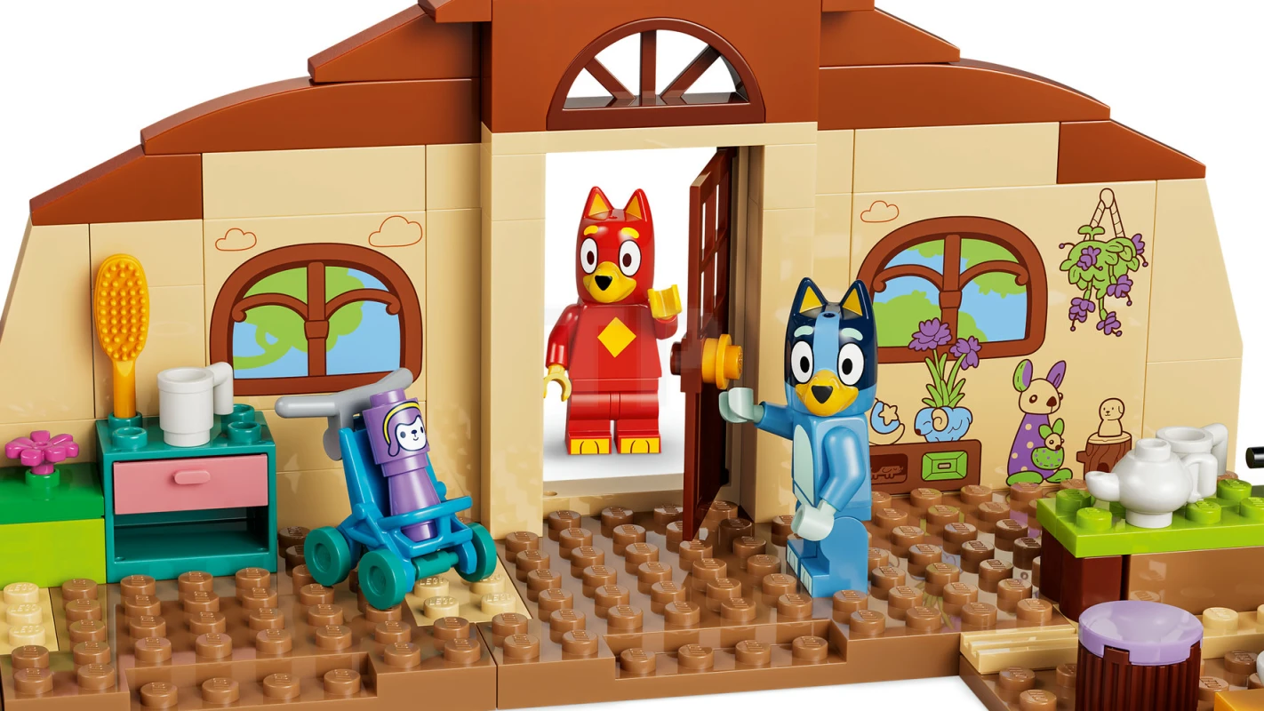 LEGO&reg; 11221 School with Rusty and Bluey