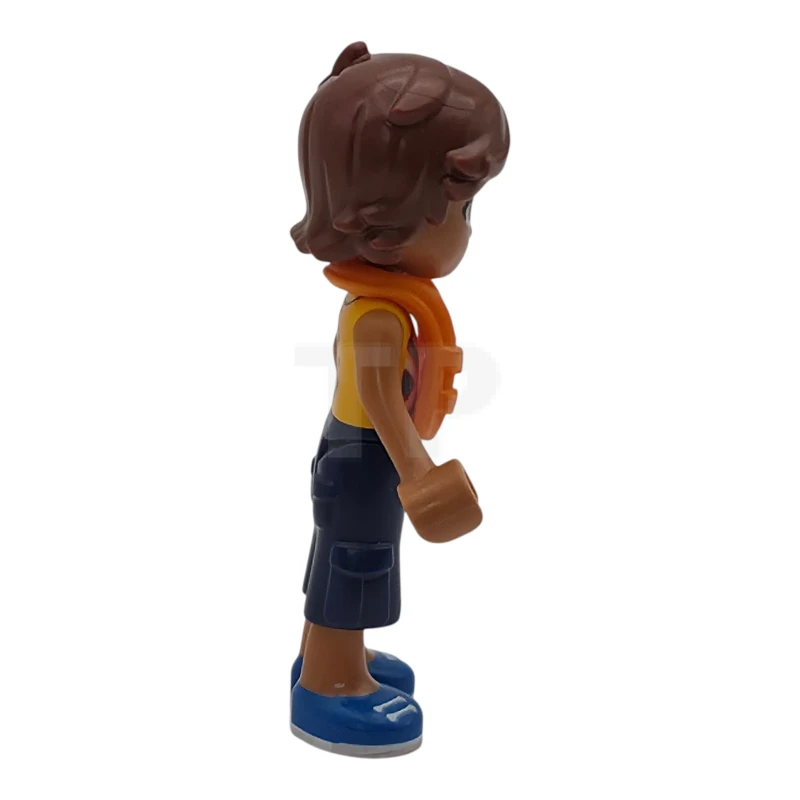 LEGO&reg; frnd0883 Friends Leo - T-shirt sans manches orange vif, pantalon court bleu foncé, chaussures bleues, gilet de sauvetage orange