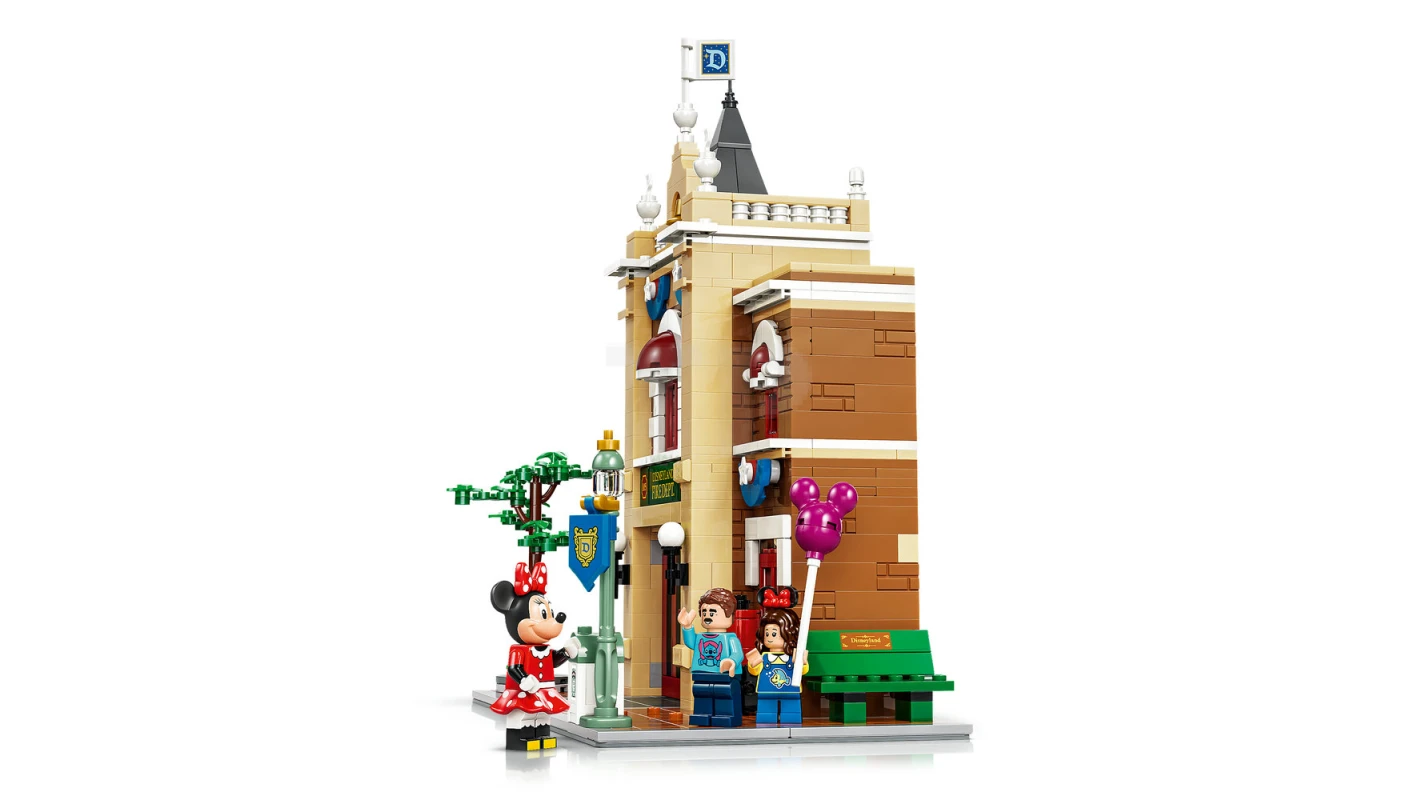 LEGO&reg; 43302 Main Street, U.S.A.