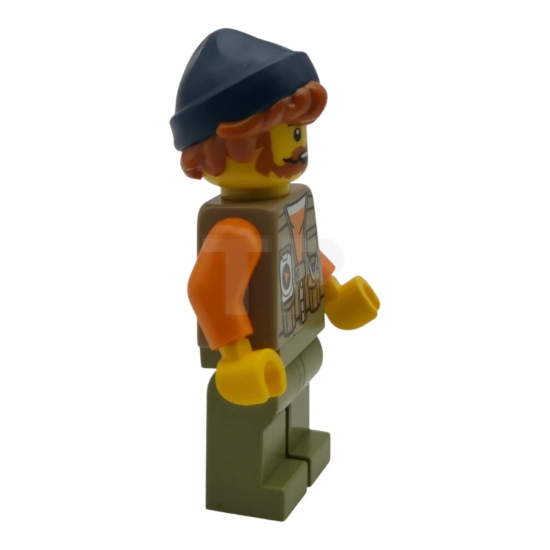 LEGO&reg; cty2013 Pêcheur - Gilet marron foncé par-dessus une chemise orange, jambes vert olive, bonnet bleu foncé, cheveux orange foncé