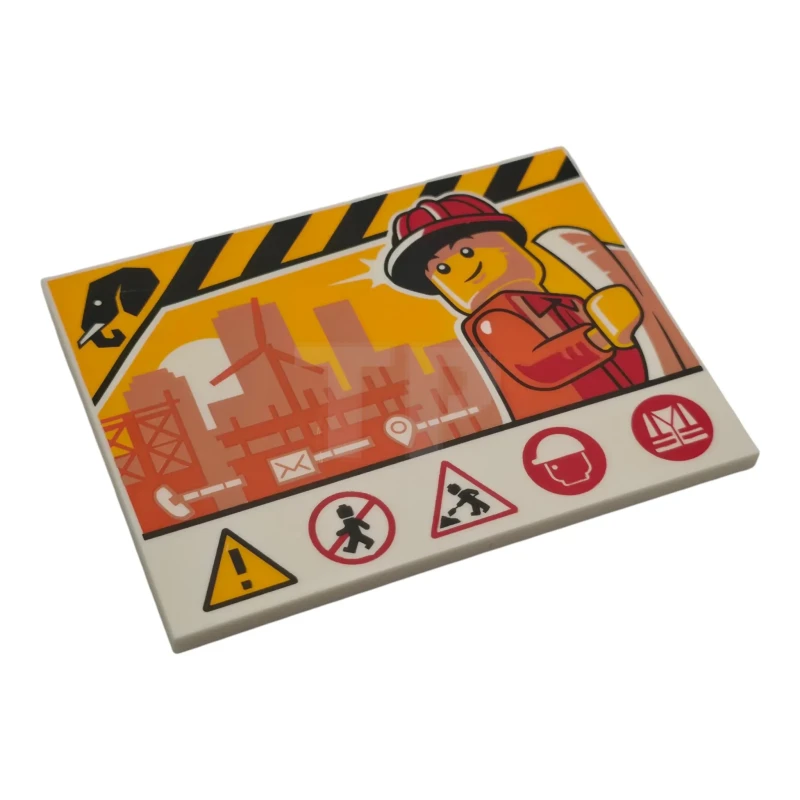 LEGO&reg; 6607368 - 6320pb003 - Piastrelle 6 x 8 con cartello da cantiere e minifigure di un operaio, edifici color torrone e arancio-rossastro, strisce di pericolo nere e arancione chiaro brillante, motivo con segnali di avvertimento rossi