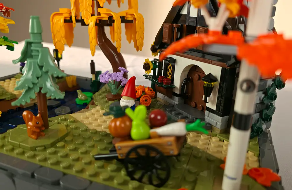 HC_1 LEGO® 11372 Autumn Cottage Garden