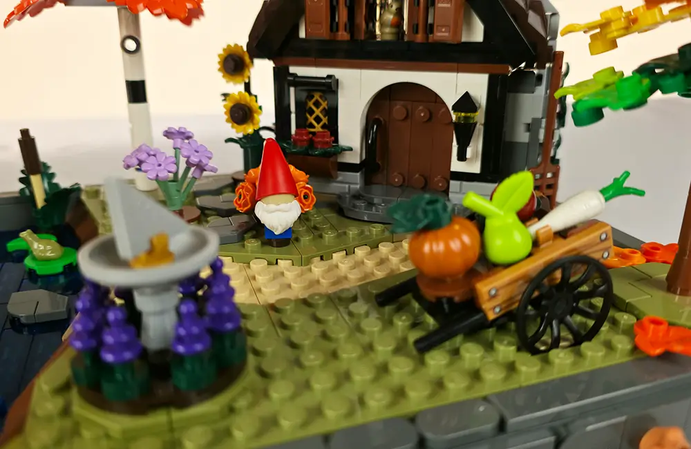 HC_4 LEGO® 11372 Autumn Cottage Garden